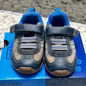 Stride Rite SRT Prescott style, Navy and Stone, size 5, preowned
